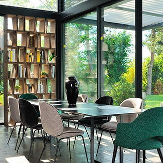 Collection Claude Cartier décoration architecte d'intérieur à Lyon. Table de repas Metal Table YDF