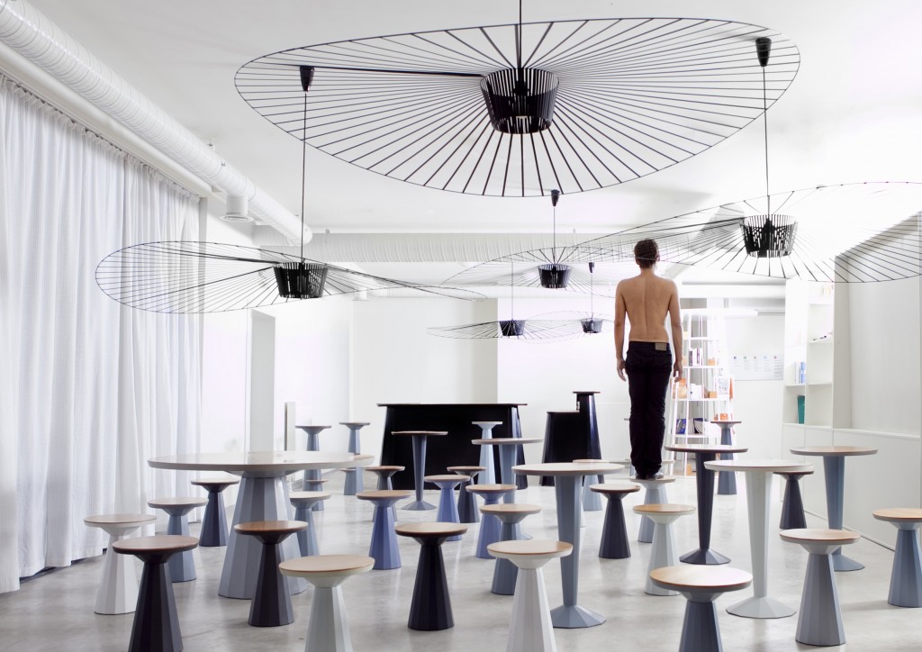 Suspension Vertigo by Constance Guisset. Actualité Claude Cartier décoration architecte d'intérieur à Lyon.