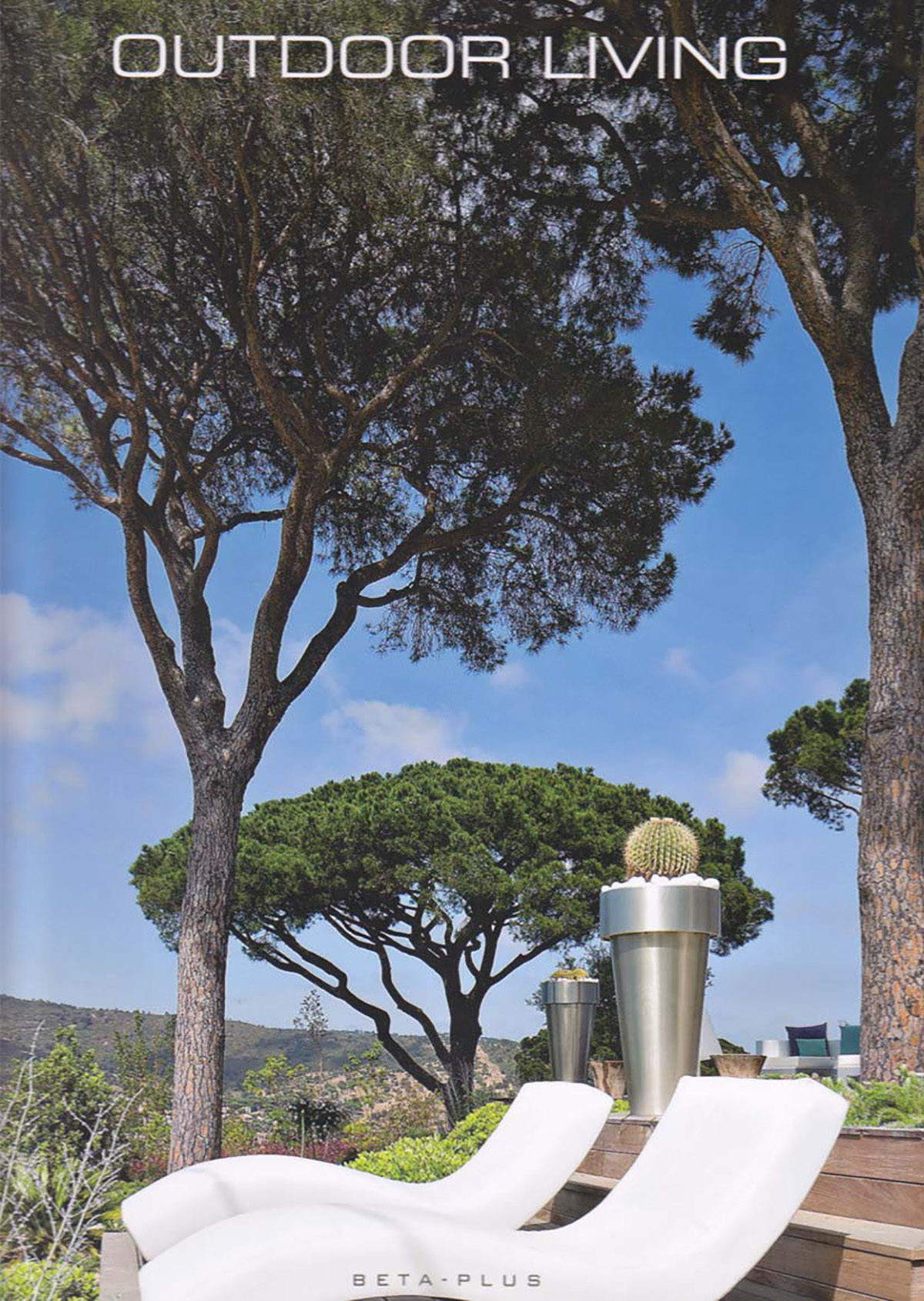 Parution presse OUTDOOR LIVING 2012 Claude Cartier décoration architecte d'intérieur à Lyon.