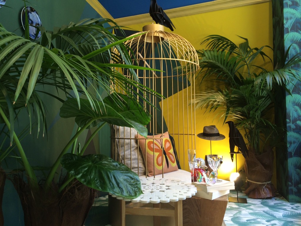 Vitrine d'été chez Ressource. Actualité Claude Cartier décoration architecte d'intérieur à Lyon.
